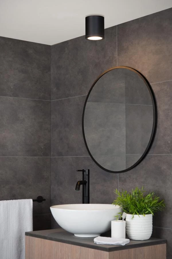 Lucide AVEN - Ceiling spotlight Bathroom - Ø 9 cm - 1xGU10 - IP65 - Black - atmosphere 1